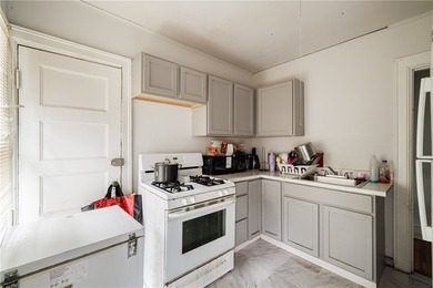 Excellent investment or owner-occupant opportunity in - photo 20
