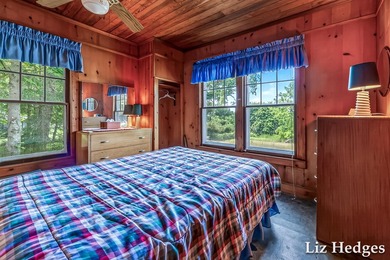 Enchanting seasonal cottage with 188.5 ft. of private White Lake - photo 25