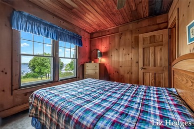 Enchanting seasonal cottage with 188.5 ft. of private White Lake - photo 26