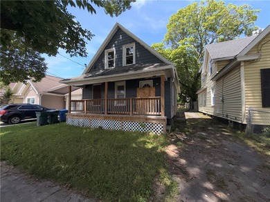ATTENTION INVESTORS AND REHAB SPECIALISTS! DON'T MISS THIS - photo 1