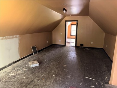 ATTENTION INVESTORS AND REHAB SPECIALISTS! DON'T MISS THIS - photo 2