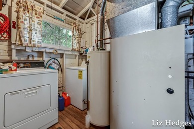 Enchanting seasonal cottage with 188.5 ft. of private White Lake - photo 39
