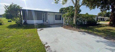 Come settle down in comfort and relaxation in a lovely renovated - photo 3