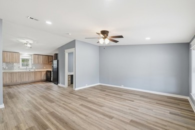 Welcome to 140 Palmetto Ave in Freeport! This beautifully - photo 7