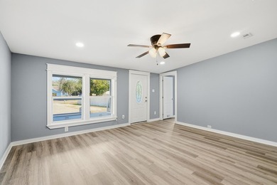 Welcome to 140 Palmetto Ave in Freeport! This beautifully - photo 9
