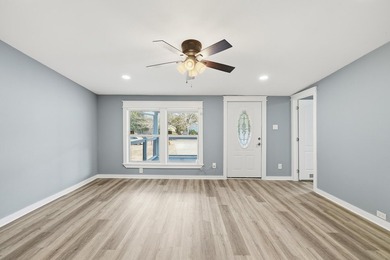Welcome to 140 Palmetto Ave in Freeport! This beautifully - photo 10