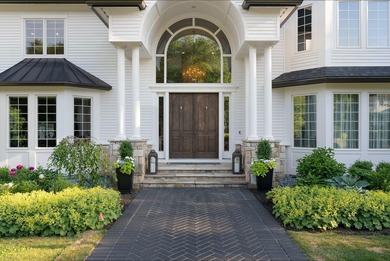 Welcome to 19 Cavendish Way, where exceptional architecture and - photo 12