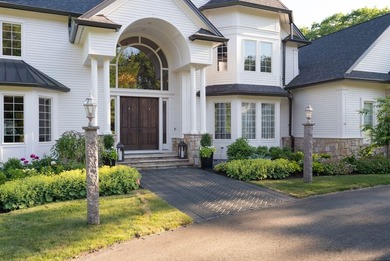 Welcome to 19 Cavendish Way, where exceptional architecture and - photo 13