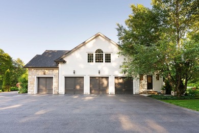 Welcome to 19 Cavendish Way, where exceptional architecture and - photo 14