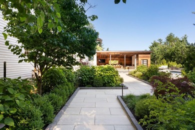 Welcome to 19 Cavendish Way, where exceptional architecture and - photo 17