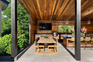 Welcome to 19 Cavendish Way, where exceptional architecture and - photo 27