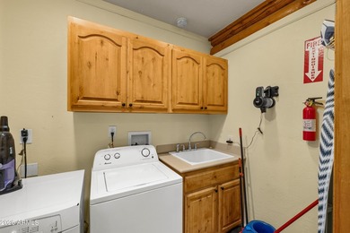 Fantastic 3 bed, 2.5 bath true log cabin on 1.1 acres in - photo 39