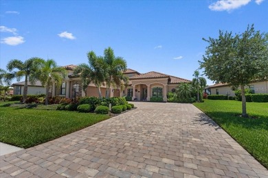 Experience luxury golf course living in this beautifully - photo 4