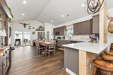Welcome to Lake Waynoka living! This updated 3 bedroom, 2 bath - photo 11