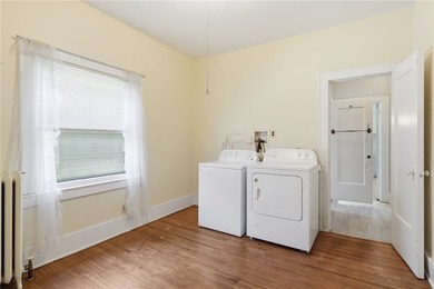 Welcome to this spacious 4-bedroom, 1-bath home offering 2,202 - photo 21