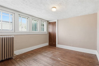 Welcome to this spacious 4-bedroom, 1-bath home offering 2,202 - photo 24