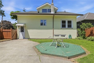 Welcome to this spacious 4-bedroom, 1-bath home offering 2,202 - photo 31