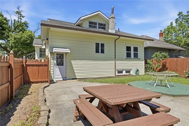Welcome to this spacious 4-bedroom, 1-bath home offering 2,202 - photo 32