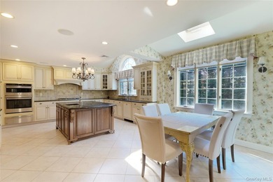 Welcome to 111 Palmyra Ave, a stunning 4/5-bedroom residence set - photo 8