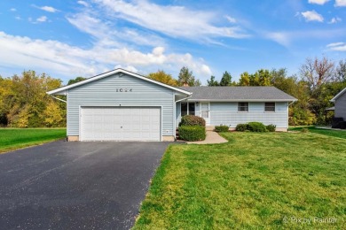 Lake Home For Sale in Lake Holiday, Illinois