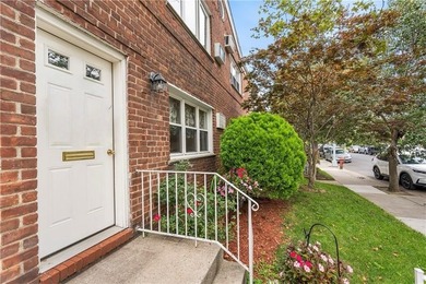 1-bedroom garden apartment co-op, ideally situated on a quiet - photo 3