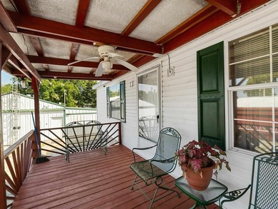 This well-maintained 3 bedroom, 2 bathroom manufactured home - photo 3