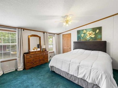 This well-maintained 3 bedroom, 2 bathroom manufactured home - photo 8
