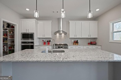 There are homes on the golf course... and then there are homes - photo 9