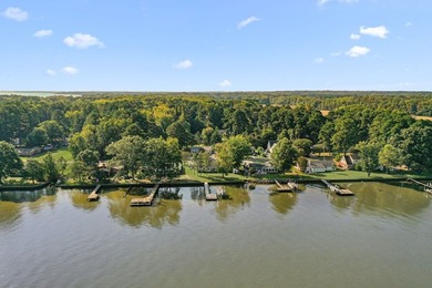 Water Access/Water View Brick Rancher in the well- established - photo 20
