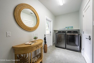 Two Units: 2/2 and 2/1 as duplex w/ common indoor laundry and - photo 21