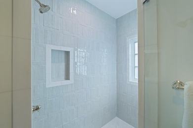Designed by Robert Orr, this home is perfectly positioned on a - photo 10