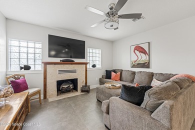 Two Units: 2/2 and 2/1 as duplex w/ common indoor laundry and - photo 32