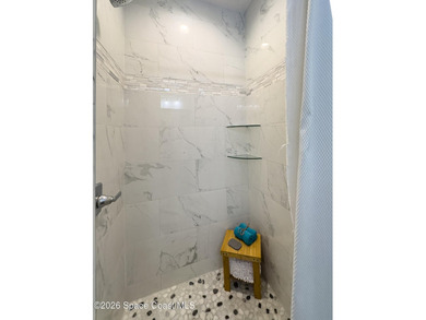 Two Units: 2/2 and 2/1 as duplex w/ common indoor laundry and - photo 42