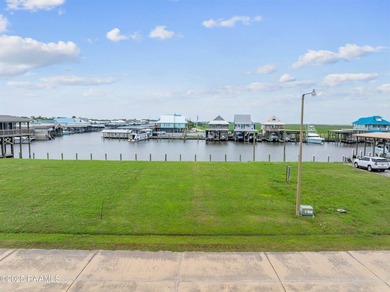 Beautiful waterfront lot available in the sought-after Quintana - photo 1