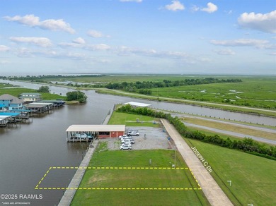 Beautiful waterfront lot available in the sought-after Quintana - photo 2