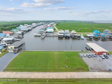 Beautiful waterfront lot available in the sought-after Quintana - photo 4