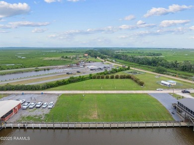 Beautiful waterfront lot available in the sought-after Quintana - photo 5