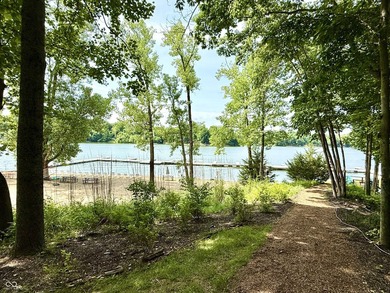 Very rare opportunity to live on Lamb Lake with a level front - photo 11