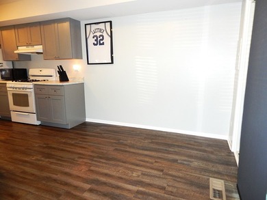 This immaculate end-unit townhome offers 2 bedrooms, 1 1/2 baths - photo 7