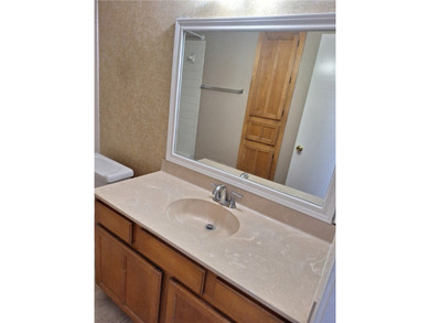 Perfect 2 bed 2 1/2 bath 2 car garage located in the Calallen - photo 20