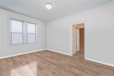 Bright and newly renovated 1-bedroom, 1-bath co-op in - photo 7