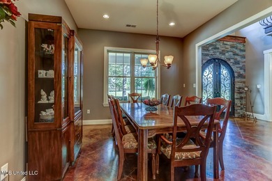 Live in Your Second Favorite Resort Vacation: Serene 5-Bedroom - photo 8