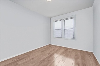 Bright and newly renovated 1-bedroom, 1-bath co-op in - photo 9