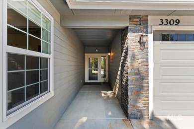 Beautifully designed with timeless Mid-Century Modern style - photo 4