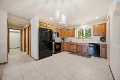 MLS# 294360 Welcome home to the Condos at Canyon Lakes. This - photo 8