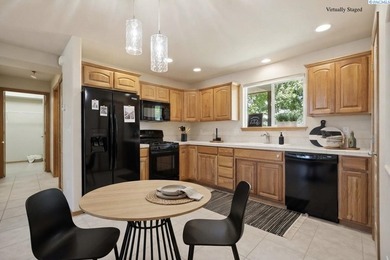 MLS# 294360 Welcome home to the Condos at Canyon Lakes. This - photo 10
