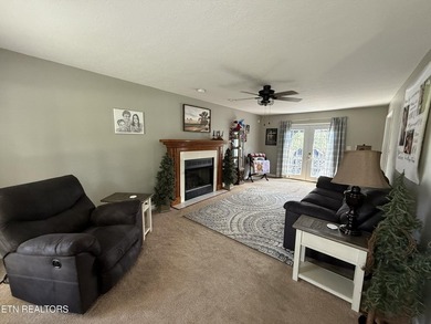 Welcome home to this beautiful traditional two-story residence - photo 13