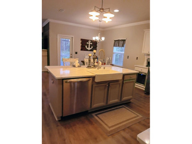 LOCATION! GATED COMMUNITY! MOVE IN READY! RENTALS SIX MONTHS OR - photo 14