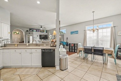 Spacious 4-bedroom, 2-bath home situated on a desirable corner - photo 14