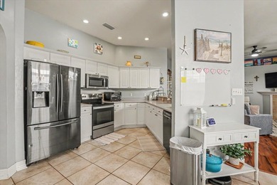 Spacious 4-bedroom, 2-bath home situated on a desirable corner - photo 15